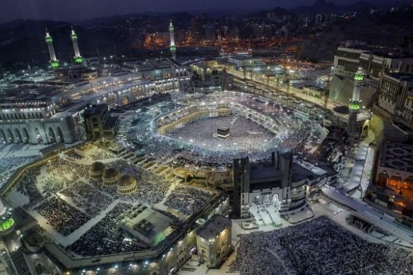 Sri Lankan Muslims permitted to fly for Hajj; must transfer USD 1,500 from overseas