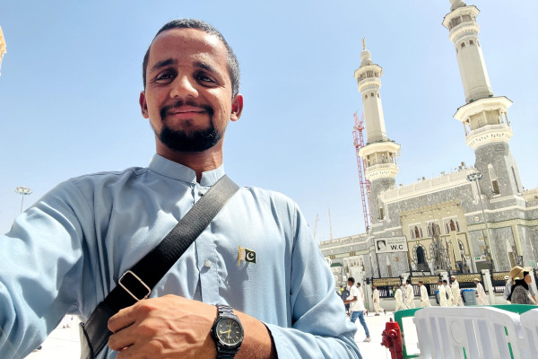 From Okara to Makkah: This Man Walks 5400km for Hajj