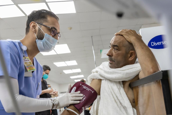55 hospitals and clinics serving pilgrims in Arafat