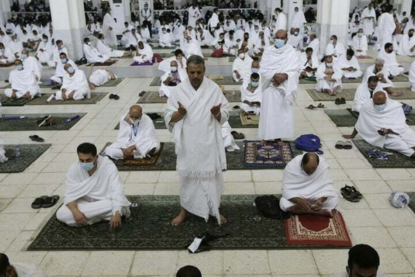 Saudi Arabia hires Modi-linked firm to process Haj applications