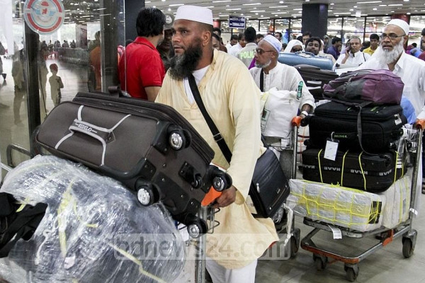 Why do Bangladeshis have to pay close to Tk 200,000 more to perform Hajj in 2023