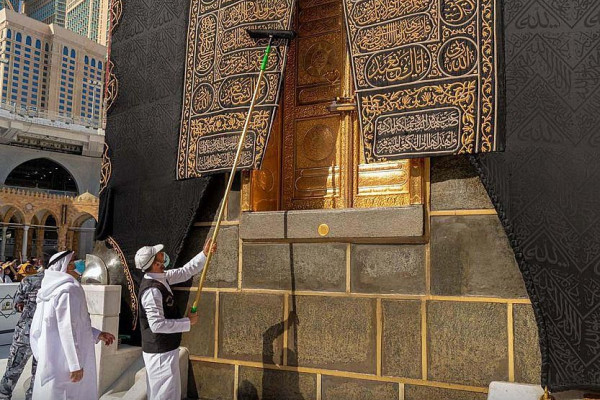 Periodic maintenance work carried out on Kaaba after Ramadan