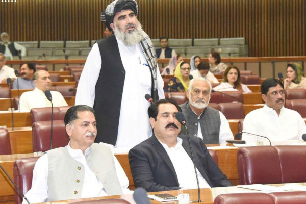 Religious minister announces to cut Hajj cost below Rs650,000