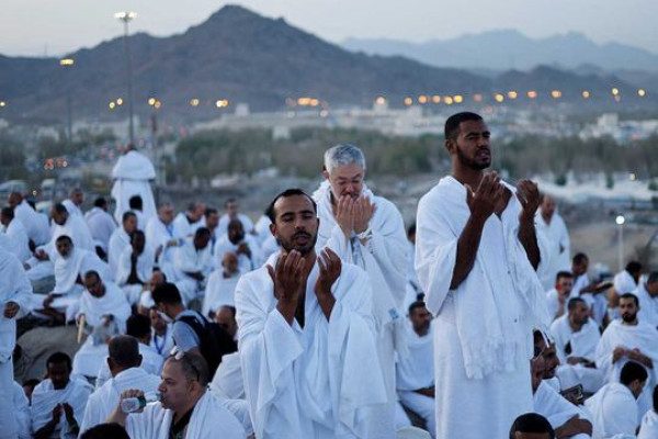Pilgrims told to prepare for intense heat and dust storms during Hajj in Mecca and Medina