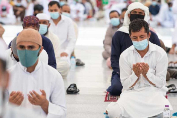Prophet’s Mosque in Madinah fills to restricted capacity for Friday prayers