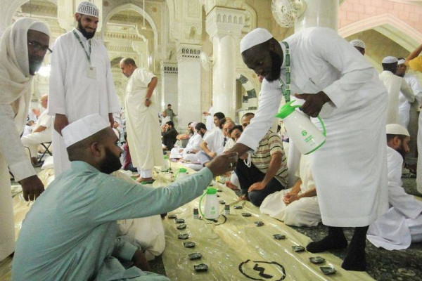 Presidency allows issuance of iftar sofras permits in Grand Mosque