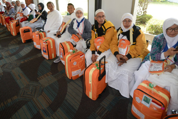 Indonesian Hajj travel agents scramble to adapt to new system